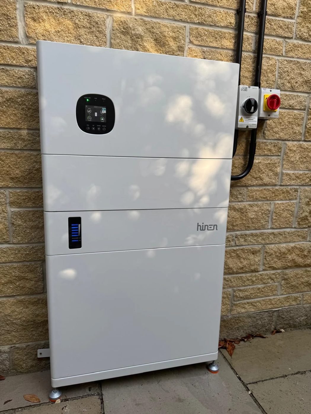 Hinen hybrid inverter and battery stack installed on an outside wall
